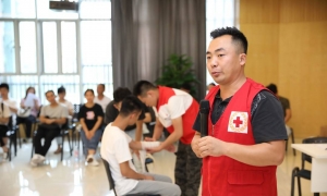 成都市青春护航社会工作服务中心冷从明